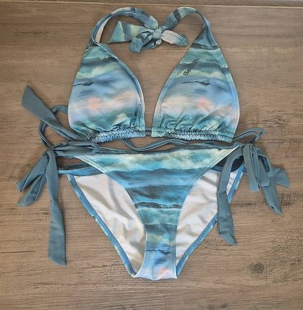 Bench Bikini