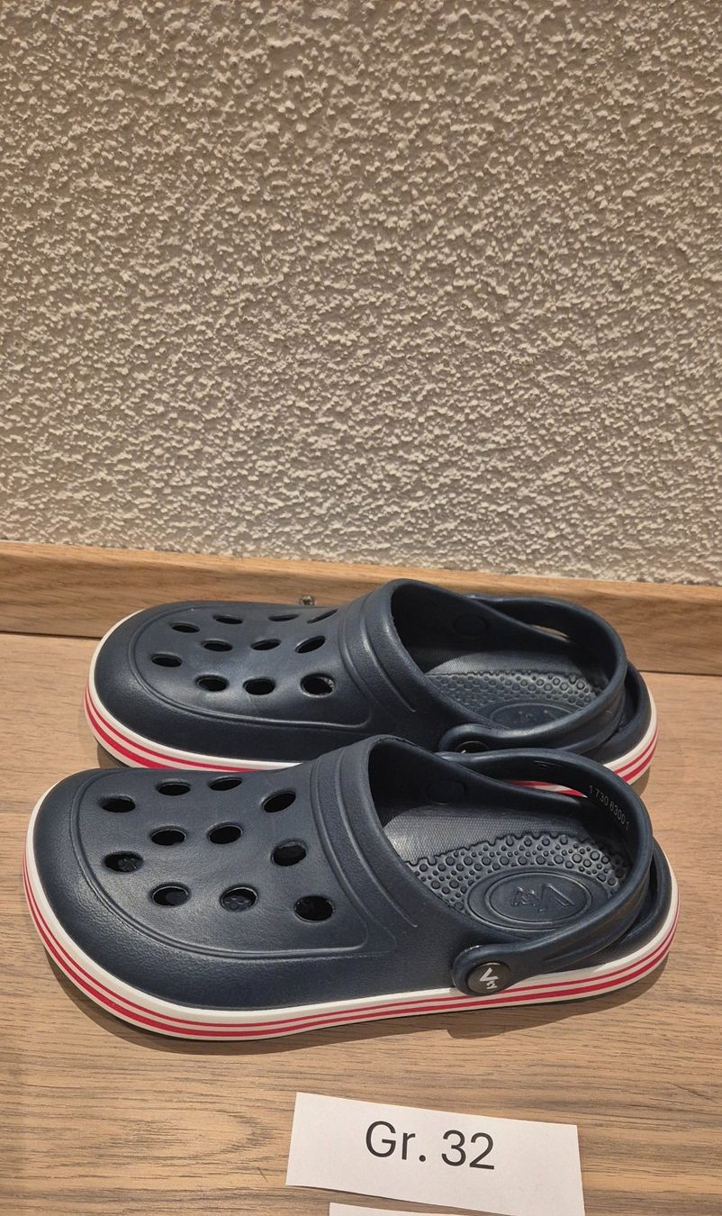 Victory Schuhe für Jungen: Badelatschen Clogs Victory Gr. 32 – Gebraucht aus Steinhausen von Housebabe