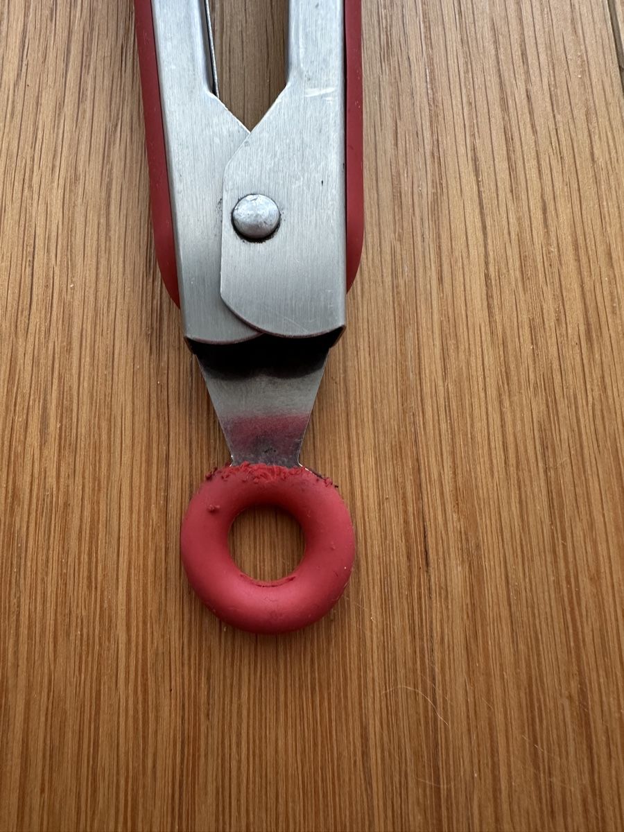 Küchengeräte: Red Silicone & Stainless Steel Tongs – Gebraucht aus Gattikon von Sarahs_Schatzkammer 4