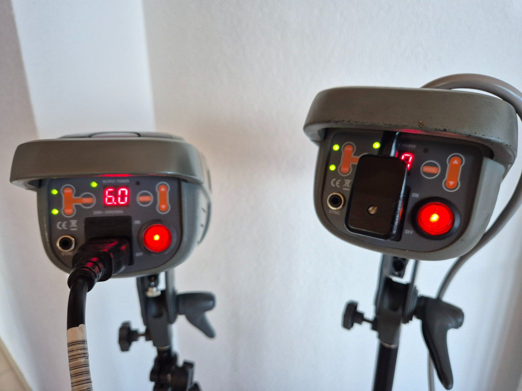 Walimex Flash: WalimexPro VE-200 Blitzanlage – Usato da Bubikon venduto da Manarola 2