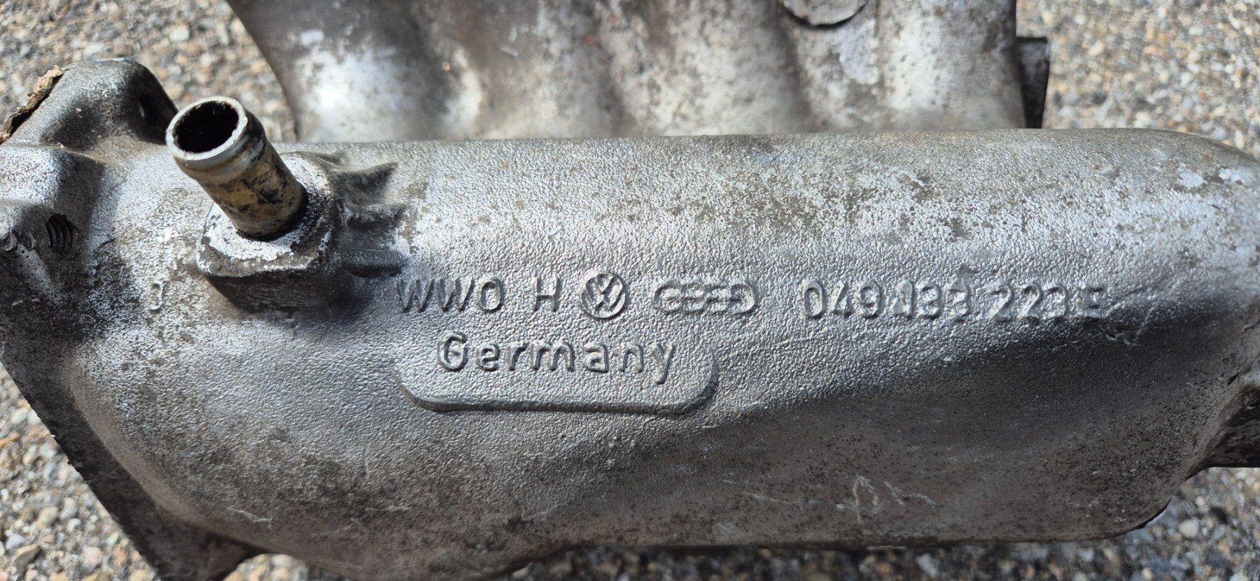 Volkswagen Tutti pezzi di ricambio auto: Golf 1 GTI Ansaugbrücke – Usato da Riggisberg venduto da Mahali04 3