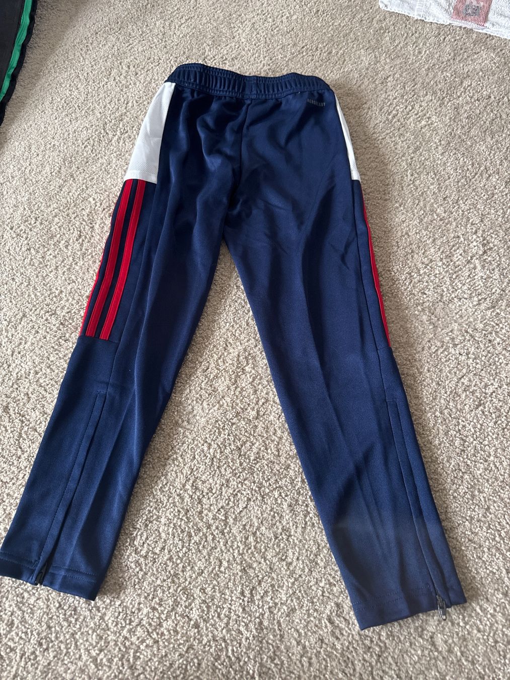 Adidas Hosen: Adidas Trainingshose neu Gr 128 – Neu und originalverpackt aus Oberweningen von Ardnas89 2