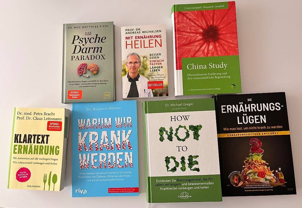 Libri: Diverse Ernährungs-Bücher – Usato da Siebnen venduto da mimaruoss