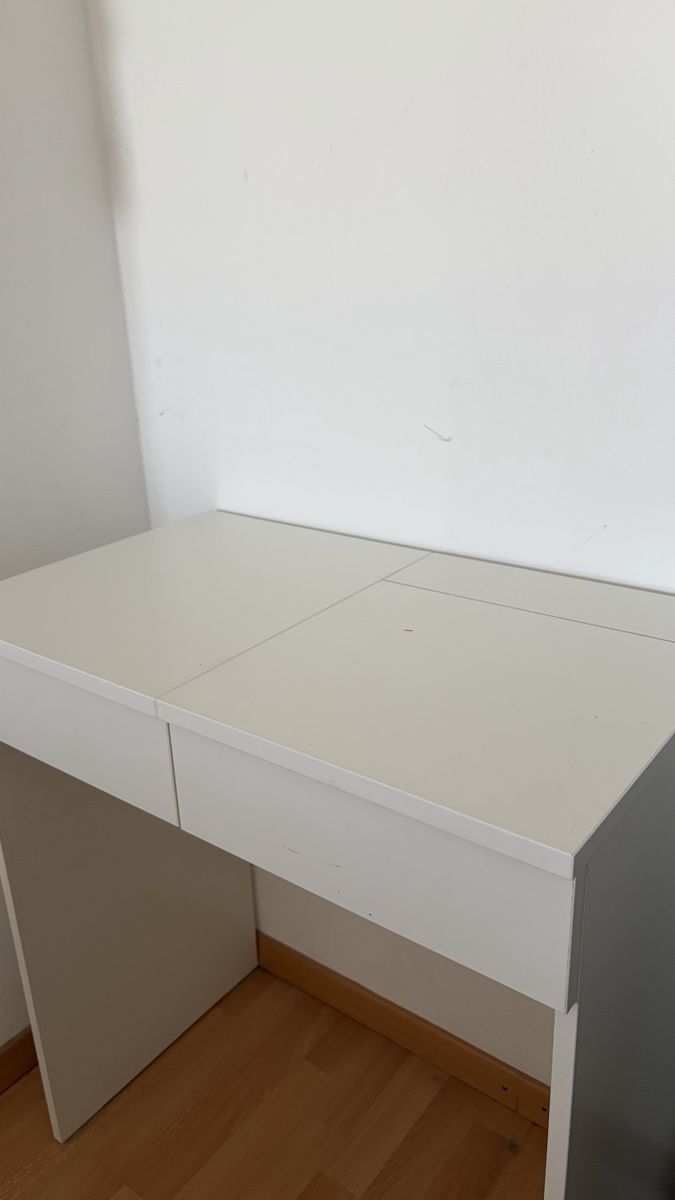 Ikea Tavoli da trucco: Schminktisch IKEA – Usato da Bern venduto da ece_nxk7 1