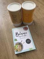 Sheko Shakes mit Buch