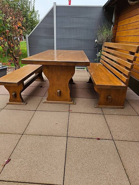 Set di tavolo e panche: Gartentisch mit Bänken aus Holz – Usato da Hellikon venduto da Dilara8 2