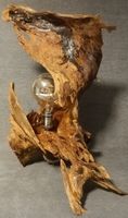 Flammenholz – handgefertigte Skulpturenlampe aus Naturholz