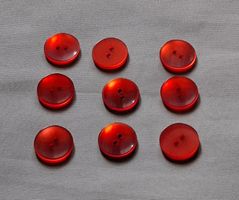 9 rote Knöpfe , 20 mm.