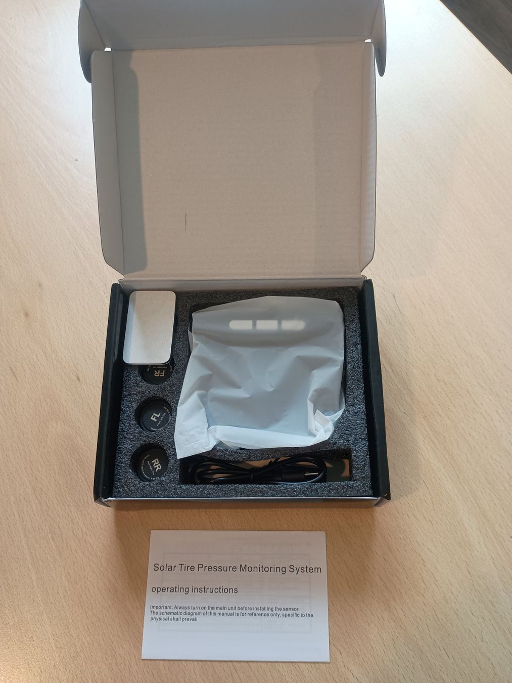 Toutes les pièces auto: TPMS Reifendruckkontrollsystem Solar USB neu – Neuf avec emballage d'origine à Bioggio par natan81 1