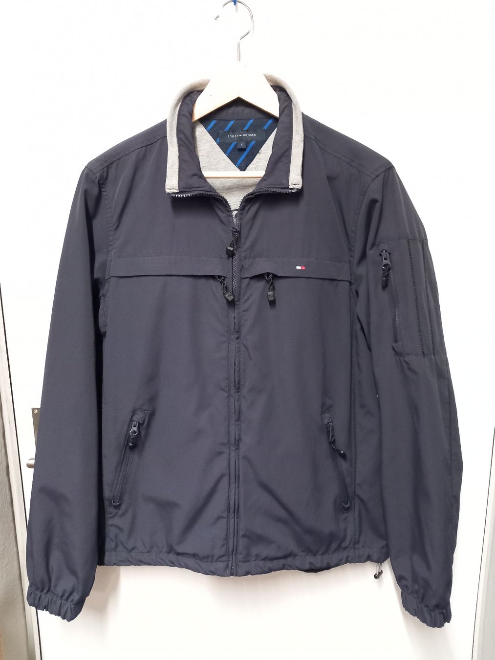 Tommy Hilfiger Giacche: Leichte Jacke Tommy Hilfiger Gr.S, marine – Usato da Gwatt (Thun) venduto da umwelt-brocki