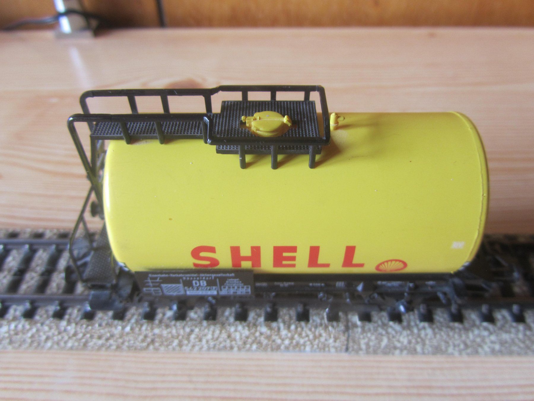Märklin Modellini di ferrovie: Märklin HO Wagon citerne jaune DB Shell AG Düsseldorf – Usato da Porrentruy venduto da Tarascon 1