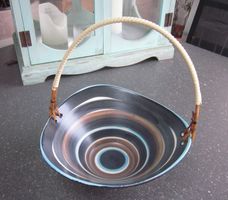 Mid Century Henkelschale, Keramik, Rattangriff