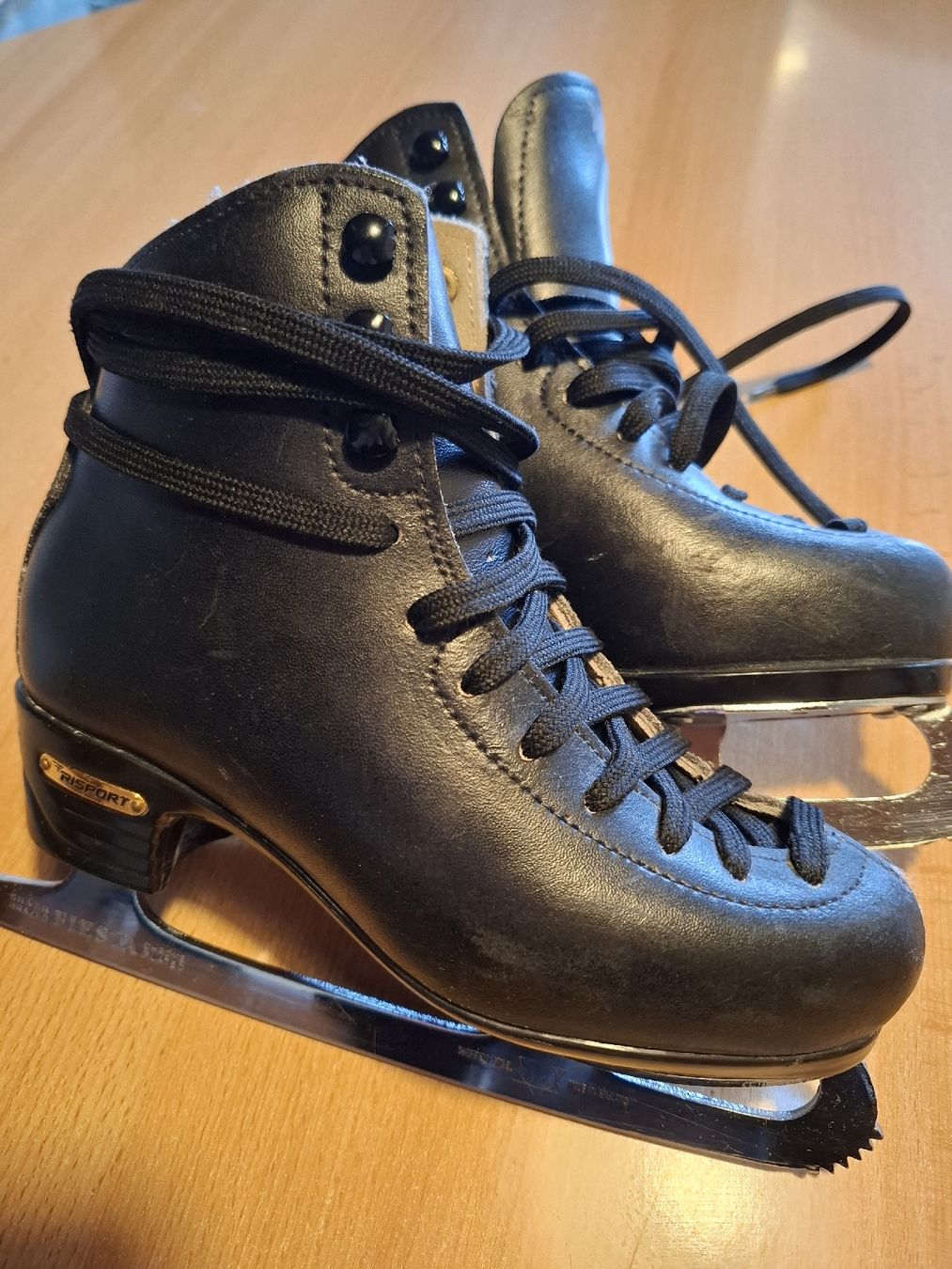 Pattini da ghiaccio: Patins à glace Risport – Usato da Boveresse venduto da Marie-22