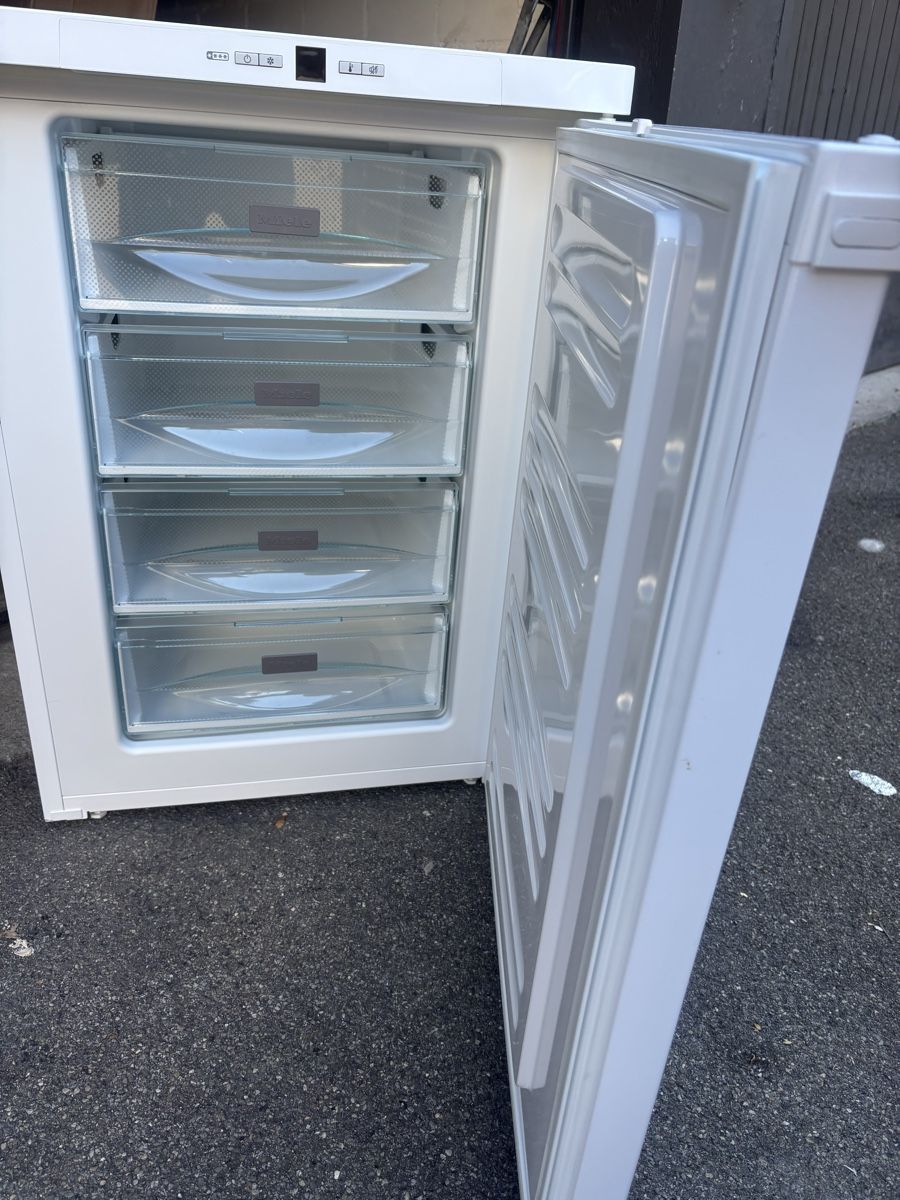 Congélateurs: MIELE Gefrierschrank  – D'occasion à Gränichen par R.7 5