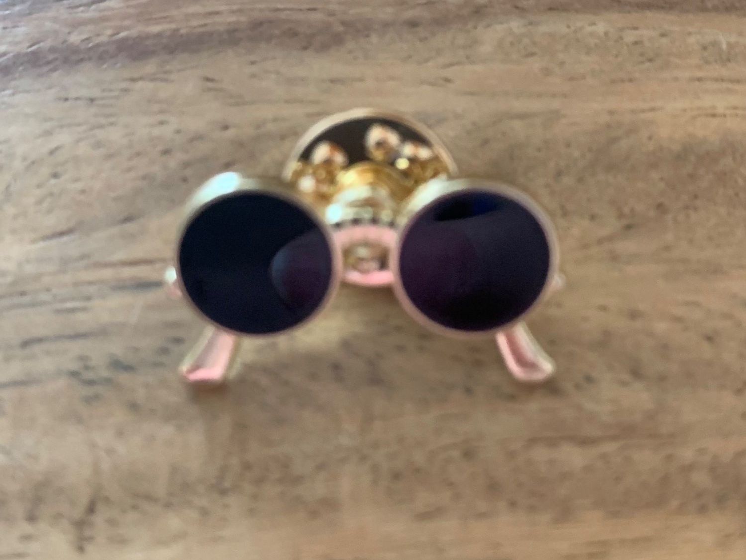 Placchette & Badge: Pin   Hippie Sonnenbrille – Nuovo e nell'imballaggio originale da Geneve venduto da vane267