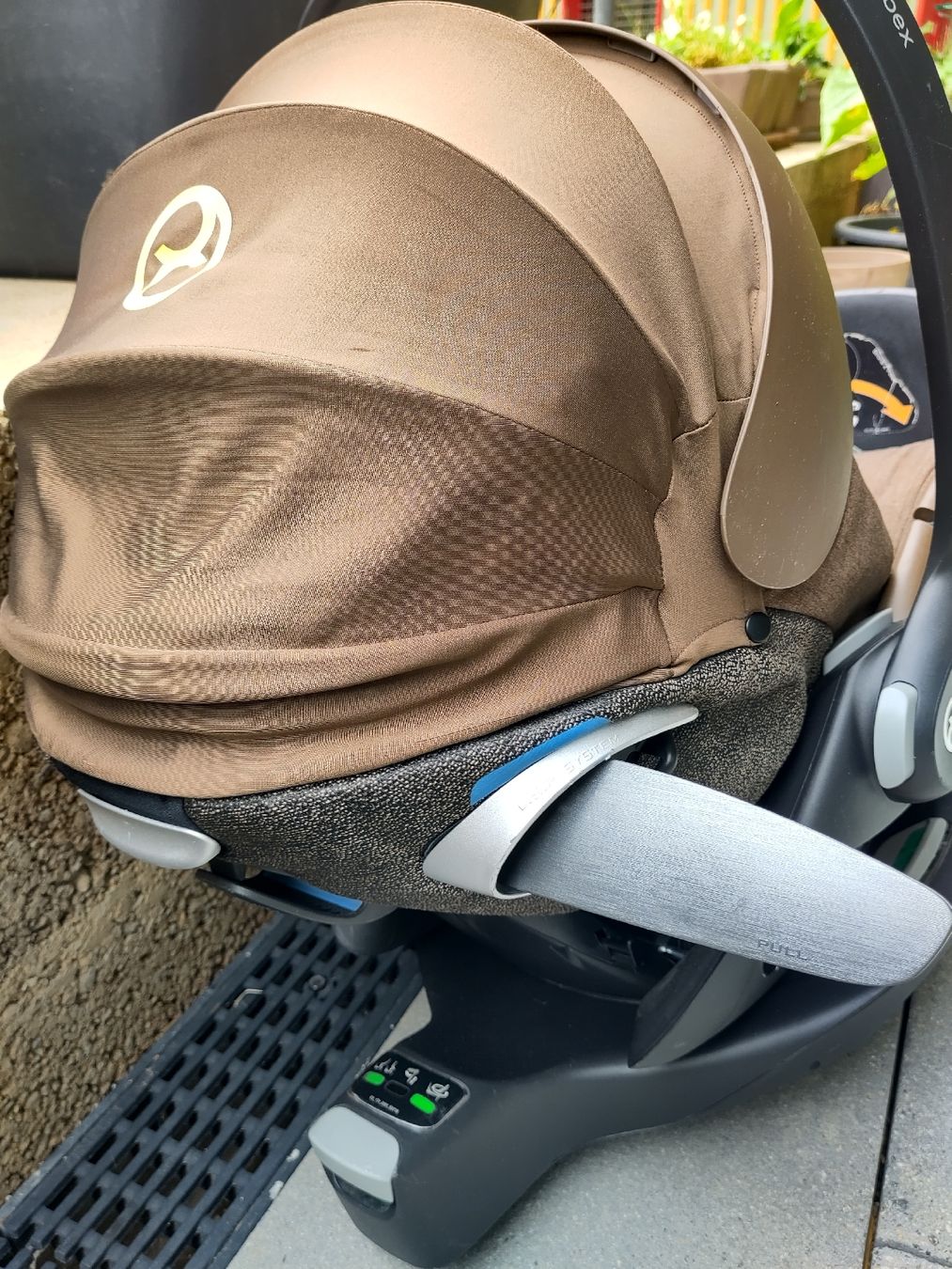 Cybex Sièges auto: Cybex Cloud z i-size platinum Babyschale mit Base Z – D'occasion à Kloten par LinaFe 2