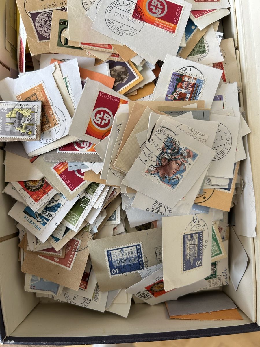 Alle Briefmarken: Briefmarken Sammlung Schweiz/Welt - Grosses Los! – Gebraucht aus Emmen von Carbru 3