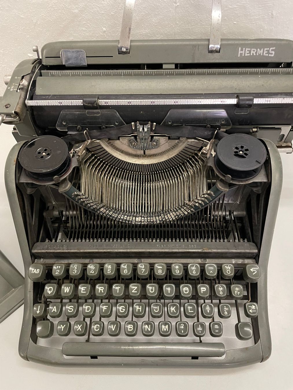 Hermès Schreibmaschinen: ancienne machine a écrire Hermès (3) – Defekt aus La Croix (Lutry) von netrajet 1