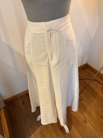 Neuer Urban Revivo Rock mit Reissverschluss beige