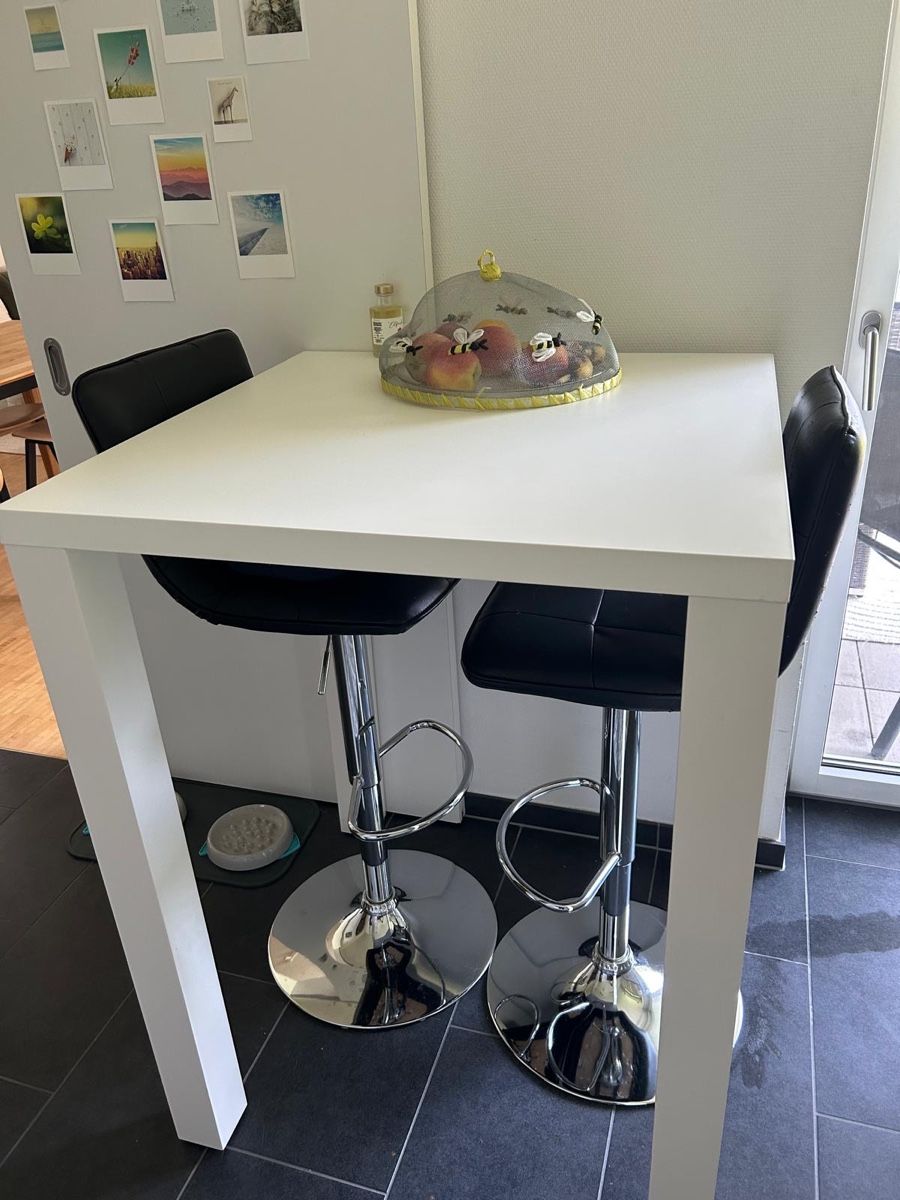 Tavoli: Ab 1.- Bartisch weiss und 2 Barhocker schwarz – Usato da Seuzach venduto da lb_collectr 1