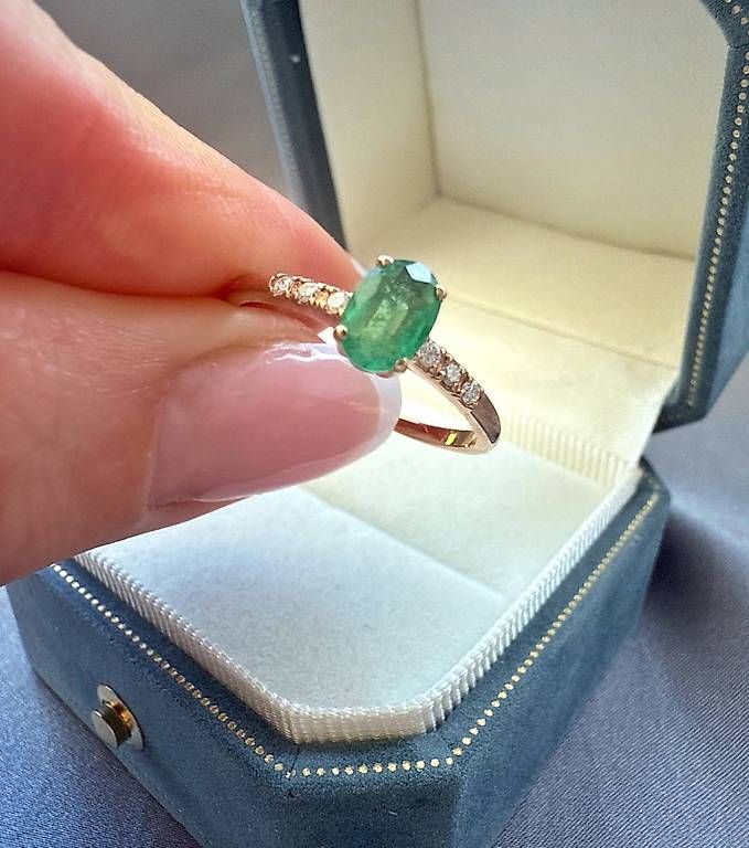 Ringe: Goldring mit Smaragd und Diamanten. – Gebraucht aus Thalwil von han_2b8c 7