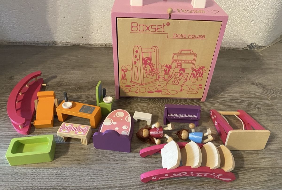 Giocattoli: Boxset Dollshouse INT4FILIA – Usato da Jegenstorf venduto da Bahnhofshallenkiosk 7