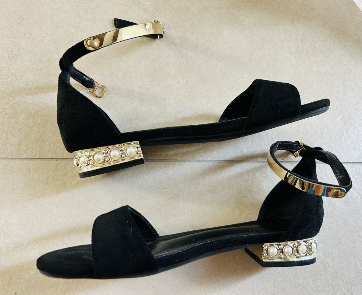 Chaussures femmes: Sandales noires décorées perles – Neuf (Voir description) à Founex par etswang