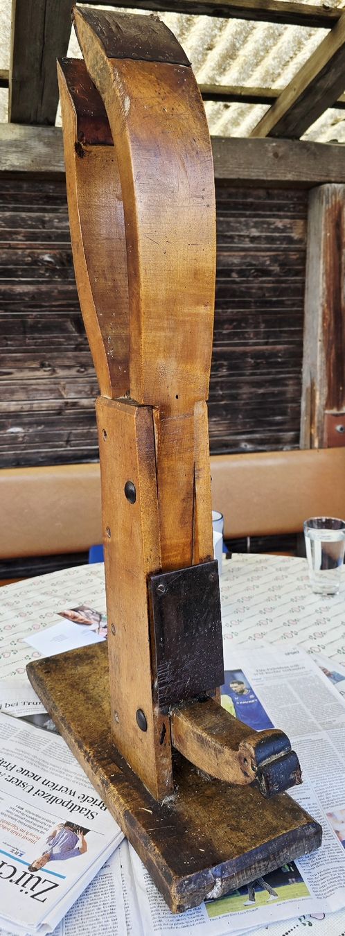 Tutti gli attrezzi: Antiker Sattler Klemmbock aus Holz – Usato da Agasul venduto da ire_h9wl 4