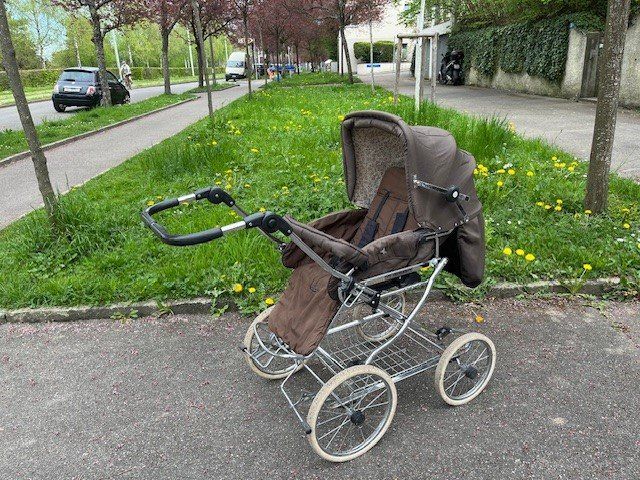 Carrozzine: Hesba Kinderwagen im Retrolook – Usato da Basel venduto da nil_8525 6