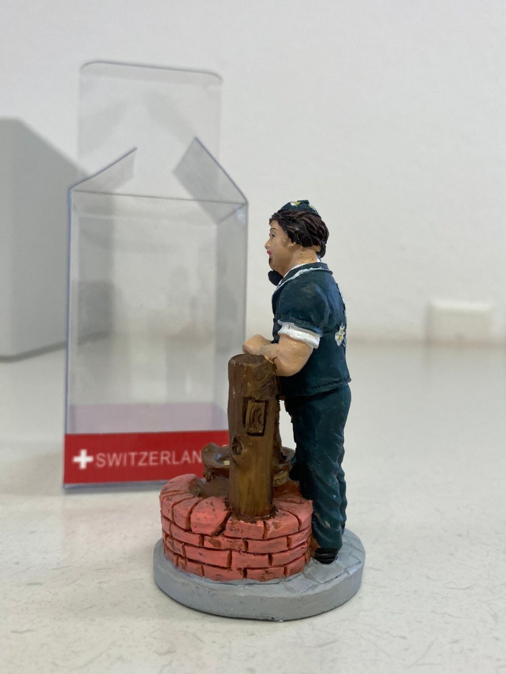 Statuette: Schweizer Souvenir Figur, Älpler mit Feuertopf, Backpfeife – Usato da Niederhelfenschwil venduto da Chleeblatt1938 2