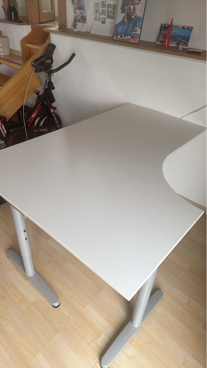 Schreibtische: Eckschreibtisch weiss gebraucht – Gebraucht aus Rudolfstetten von Lisa.1989