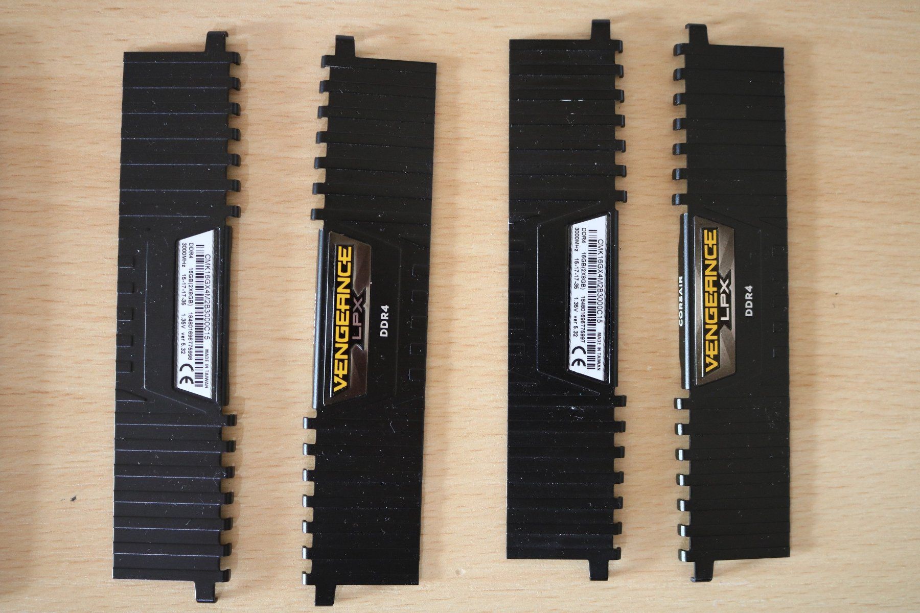 Componenti elettronici: Ram Cooler Silikon Thermische Pads Kühler DDR4 – Usato da Rickenbach b. Wil venduto da Mysterion4 1