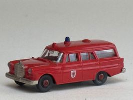VE1- Brekina Mercedes 190 Kombi Feuerwehr