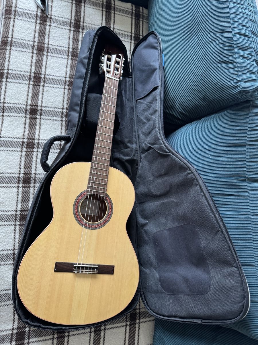 Strumenti musicali: Gitarre von Perez – Usato da Lausen venduto da Mutuli