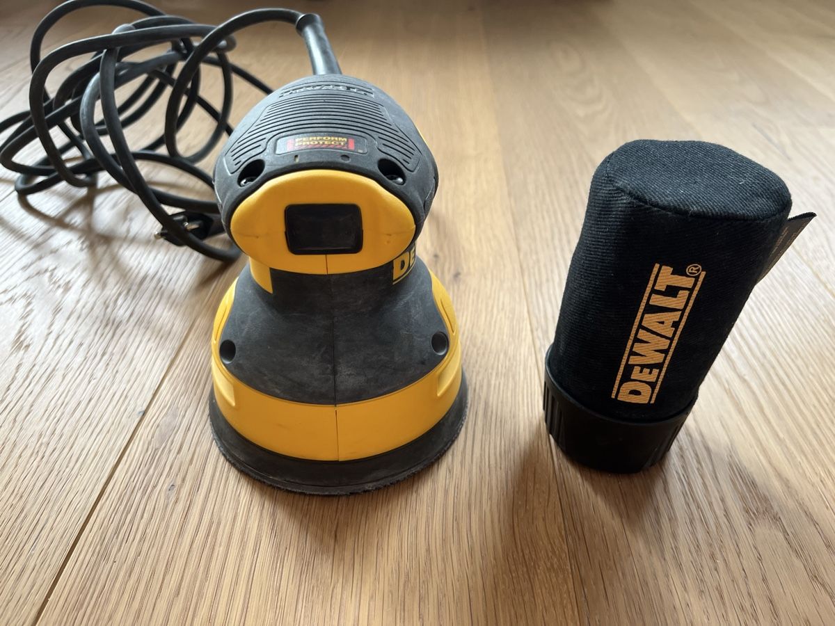Dewalt Smerigliatrici & Lucidatrici: Dewalt Exzenterschleifer / d125mn – Usato da Affoltern im Emmental venduto da Zougg 5