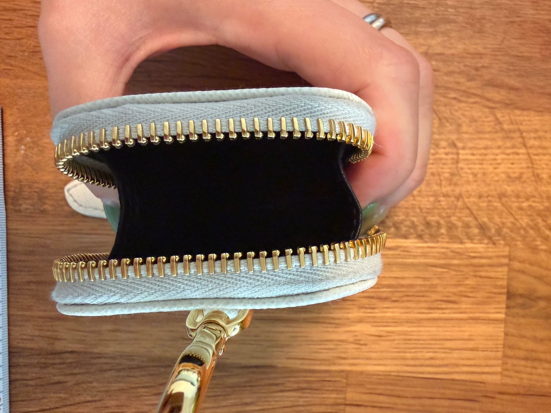 Taschen für Damen: Prada Case weiss – Gebraucht aus Lenzburg von Original_vail 2