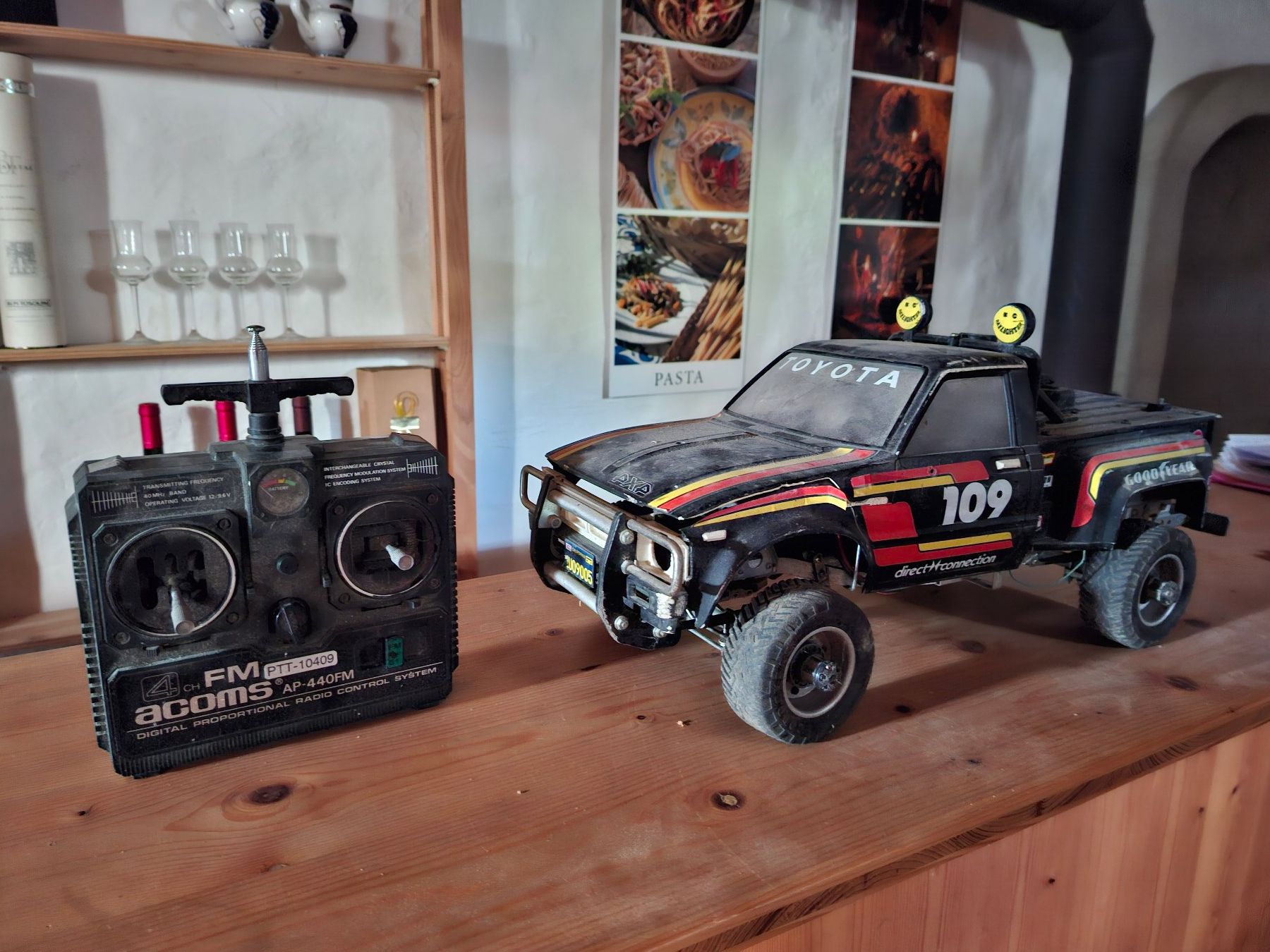 Tamiya RC Modellbau: Tamiya Toyota Hilux 4x4 RC-Modell Oldtimer – Gebraucht aus Schwarzenburg von eme_5q2y