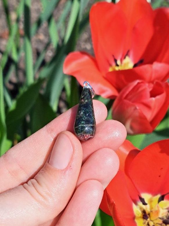 Ciondoli: Schweizer Granat & Peridotit Anhänger – Nuovo e nell'imballaggio originale da Richterswil venduto da Viorella