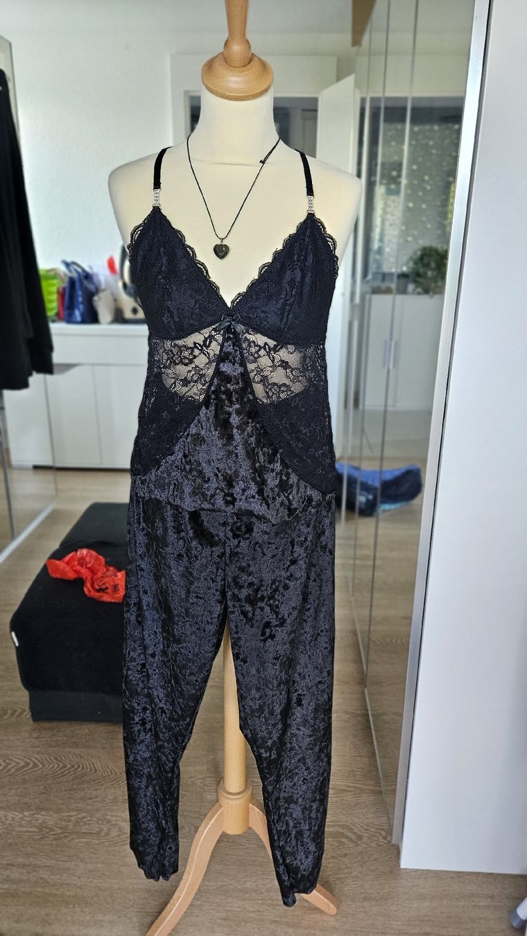 Negligees & Pyjamas: Ensemble sexy velours T40/42 – Neu (gemäss Beschreibung) aus Cheyres von Karine-Schweiz 1