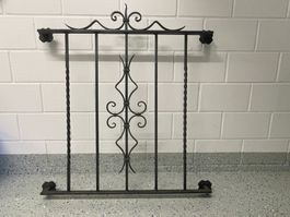 Fenstergitter / Ziergitter Schmiedeeisern alt