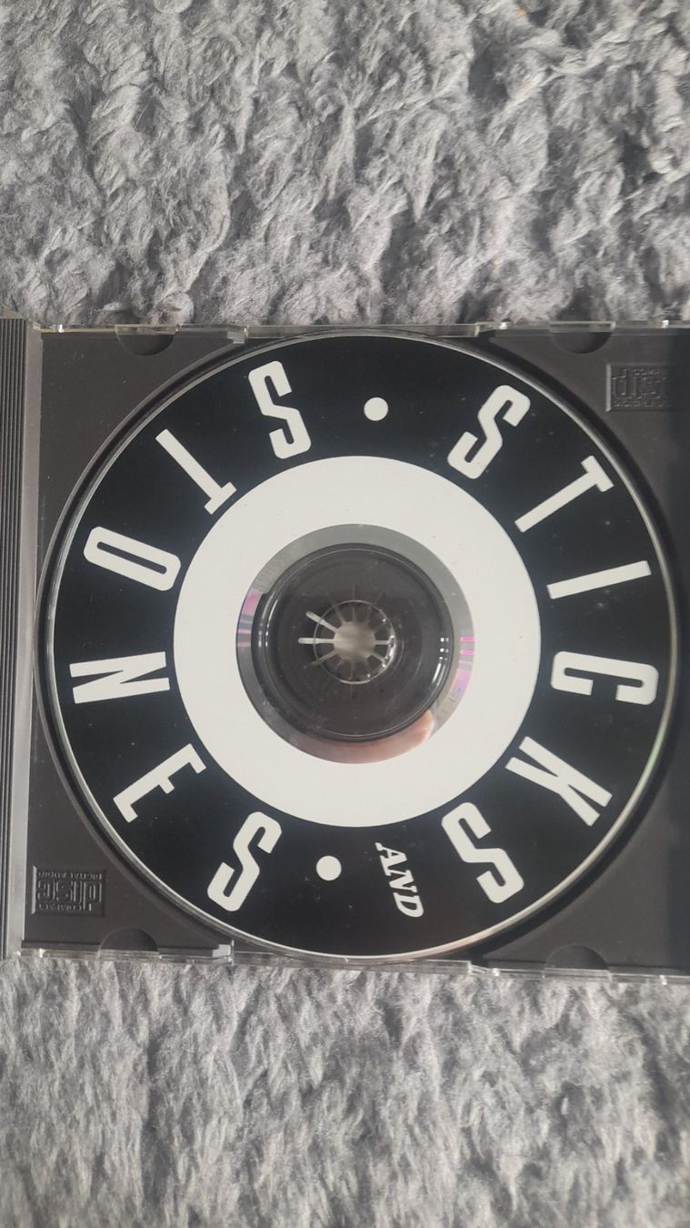 CD: STICKS AND STONES   THEME SONG FOR NOTHING    CD – Usato da Wetzikon ZH venduto da Ramones01 2