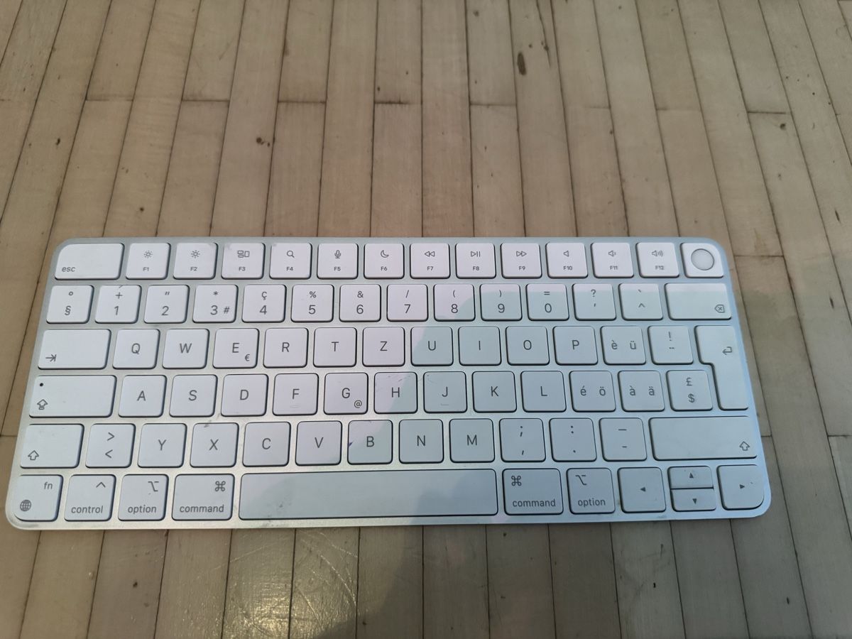 Apple Claviers: Apple Magic Keyboard mit Touch ID  – D'occasion à Adliswil par Busys