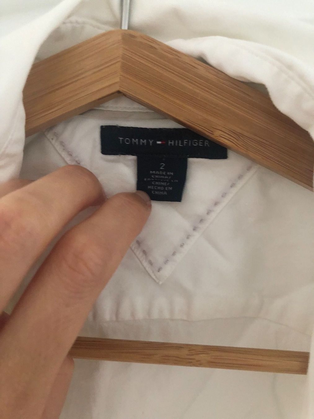 Tommy Hilfiger Camicette: Hilfiger weisse Bluse mit Rüschen xs-s – Usato da Pfaffhausen venduto da Klaras_second_hand 1
