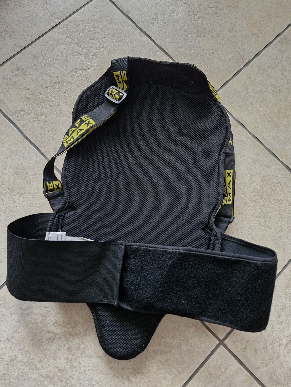 FLM Lotti di vestiti: Töffbekleidung Damen komplett – Usato da Disentis/Mustér venduto da epa_862v 7
