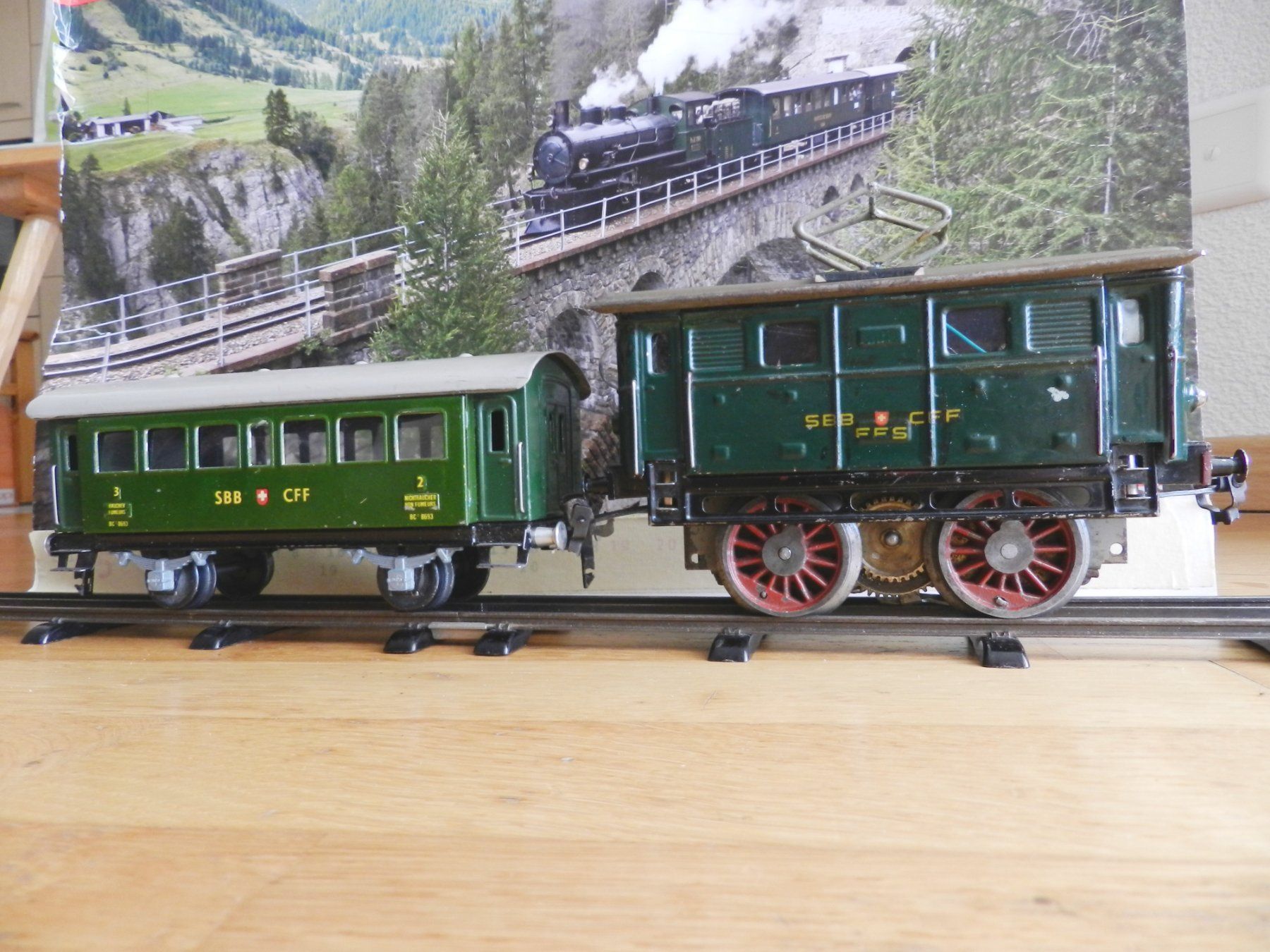 SBB/CFF/FFS Modellini di ferrovie: Alte SBB-Ellok 12V Blech mit BUCO-Wagen2/3KL.Spur0 – Usato da Steinach venduto da Silva141
