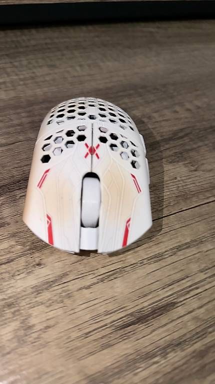 Mouse: Ultralight Finalmouse Gaming Maus Weiß/Rot – Usato da Urtenen-Schönbühl venduto da Cemorra
