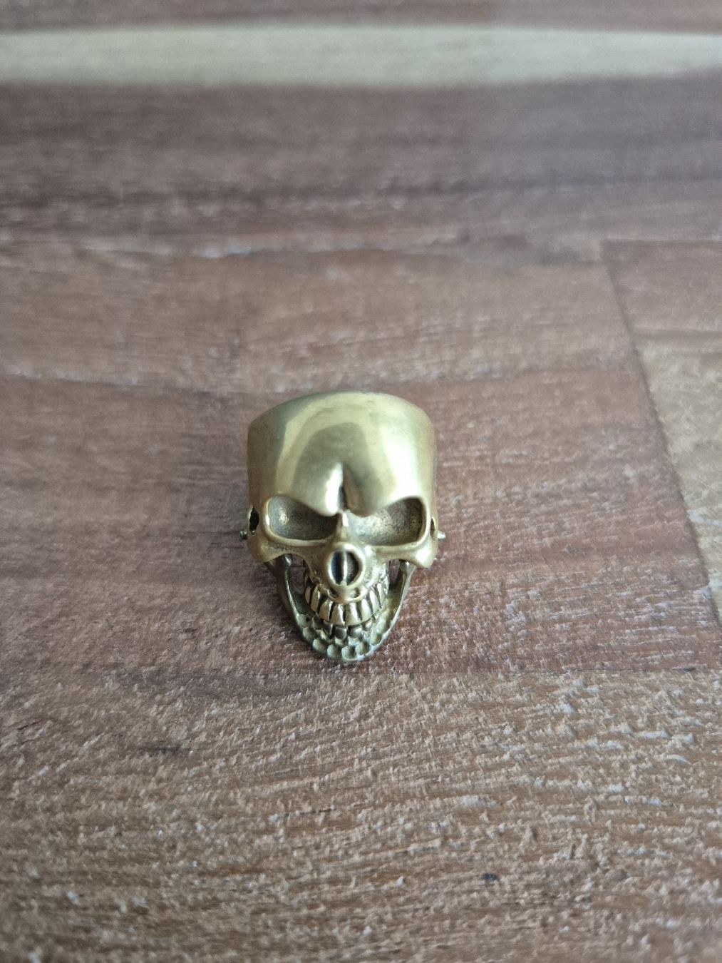 Anelli: Totenkopf Ring beweglich Bronze – Usato da Zürich venduto da Dalema13