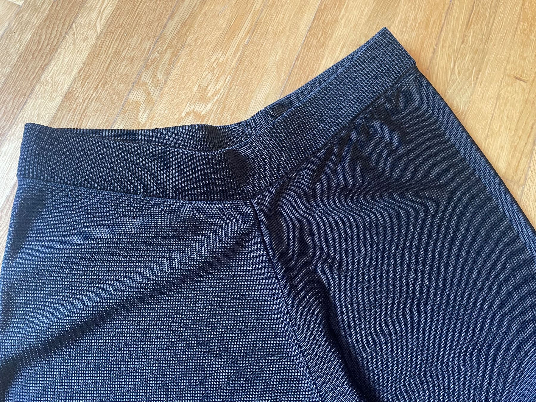 Cos Hosen: Cos Culotte schwarz Feinstrick XS – Gebraucht aus Clarens von Lois86 5