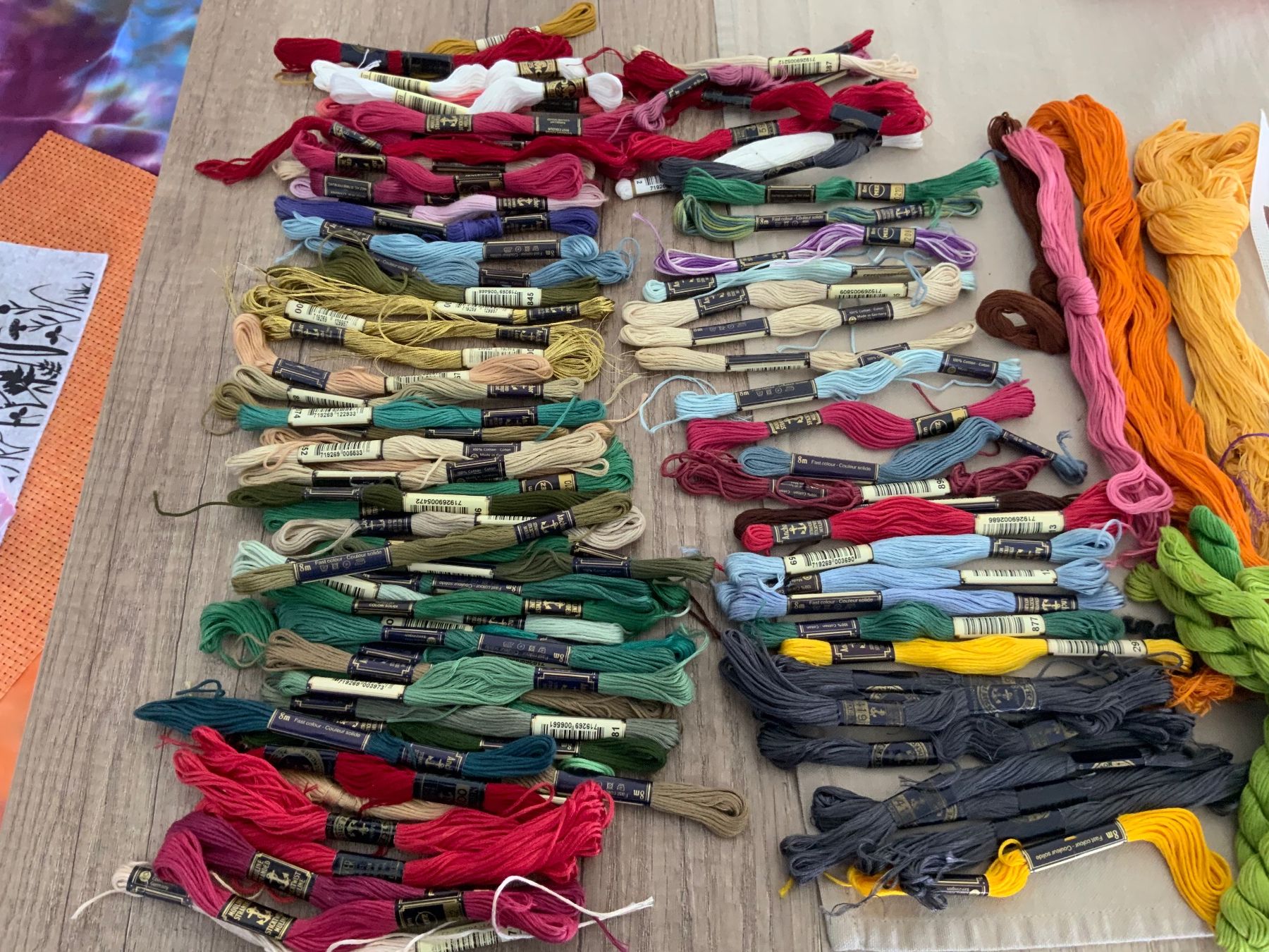 Cordicelle & Fili: Stickgarn mit versch. Zubehör – Usato da Schübelbach venduto da Hecht11. 1