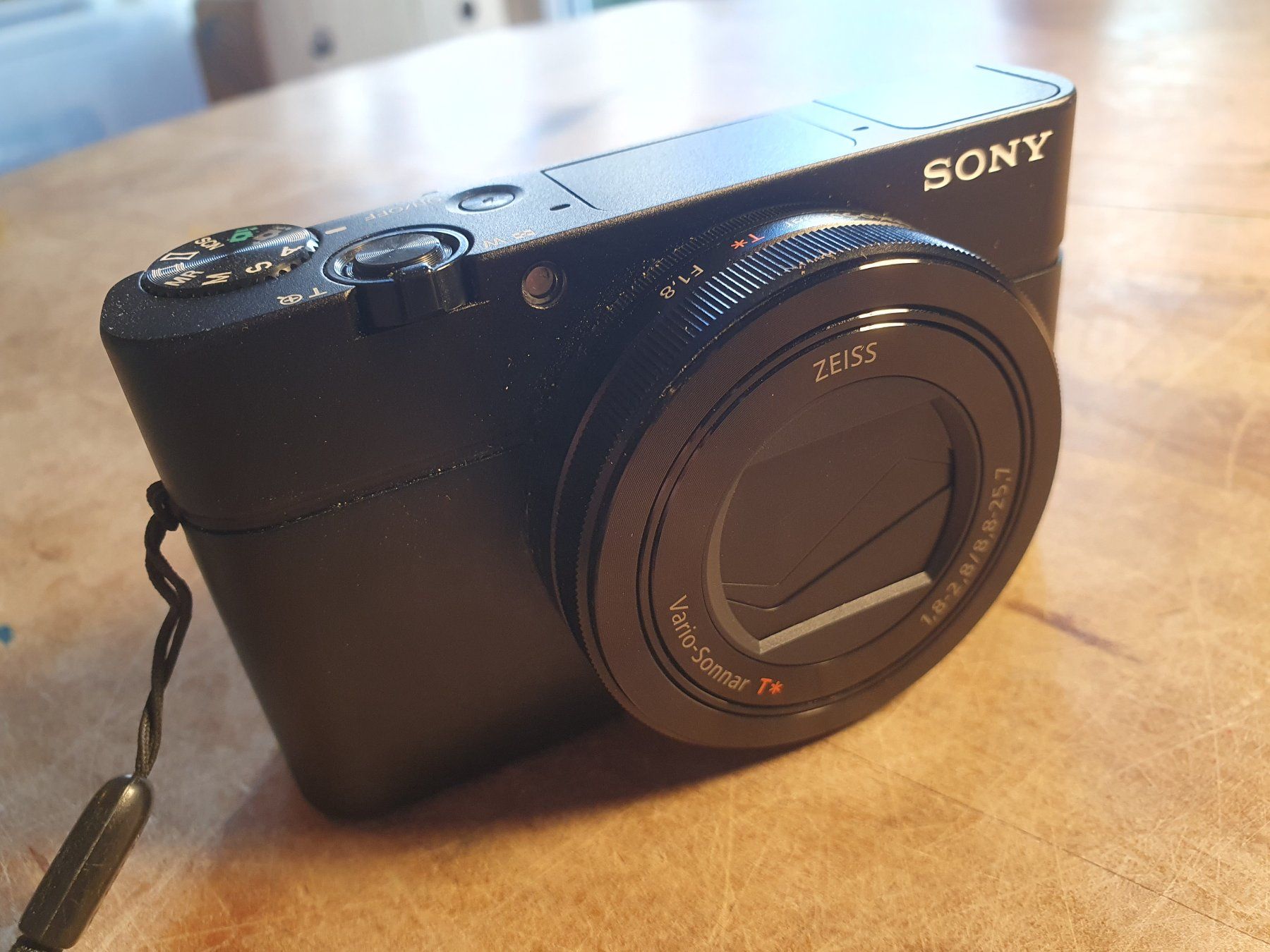 Sony Fotocamera: Sony Digitalkamera RX100 III – Usato da Zürich venduto da loosebone